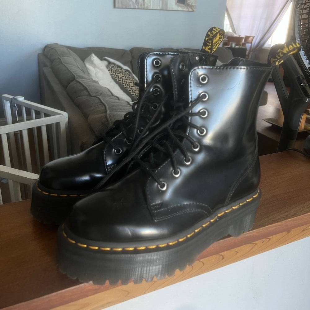 Platform doc martens